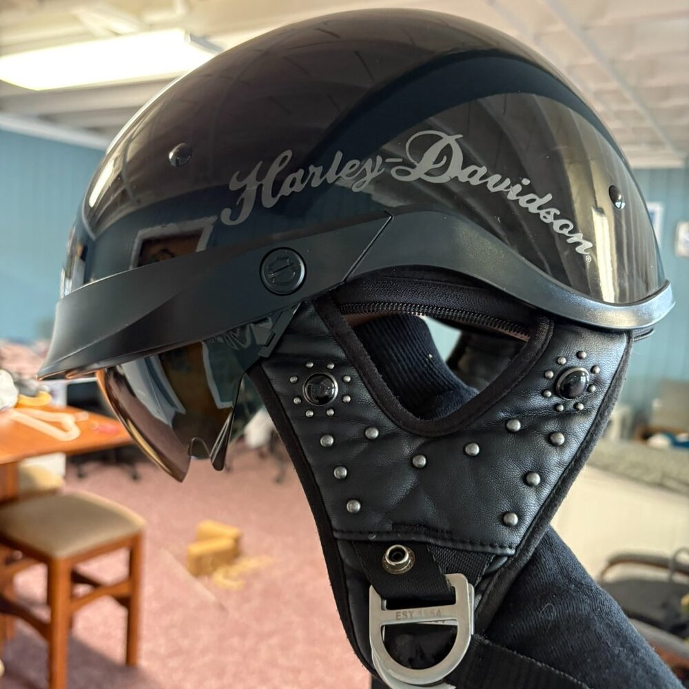 Women's XS/S Harley Davidson Motorcycle Helmet - never in an accident
